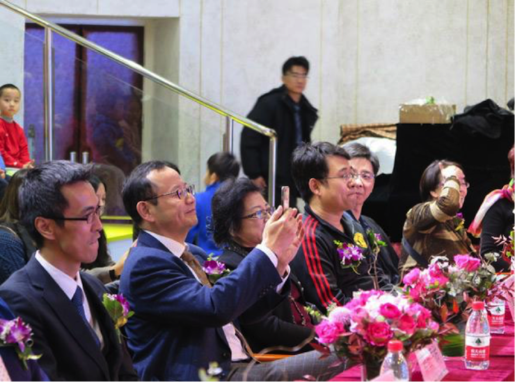 音乐之声暖寒冬 大红鹰dhy乐器捐赠爱心行动走进中国儿童中心艺术宫